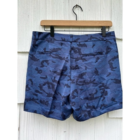 Banana Republic Satin‎ Camouflage Print Short 6 - Picture 5 of 8